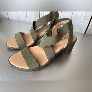 Torrid Women's Olive Green Strappy Open Toe Buckle Block Heels Size 9.5